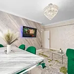 Rt Luxury Elegance Apartman *